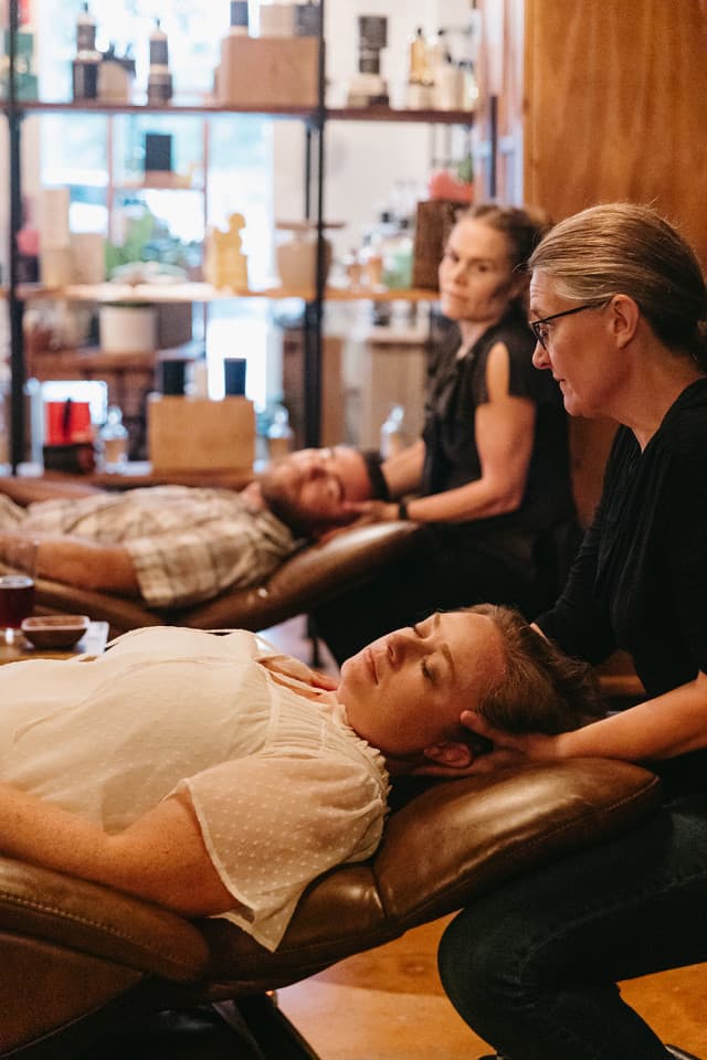 Targeted 15 minute mini massage sessions delivered by licensed massage therapists in heated zero gravity recliners. Targeted 15 minute mini massage sessions delivered by licensed massage therapists in heated zero gravity recliners.