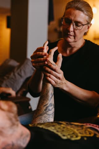 Melt away tension with a focused hand and forearm massage, a favorite for guests who want quick relief and relaxation. Melt away tension with a focused hand and forearm massage, a favorite for guests who want quick relief and relaxation.