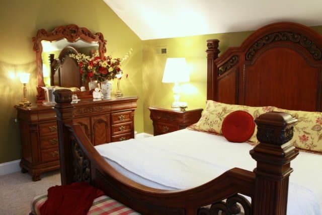 Top of the house elegance at it's best. Elegant king room with huge shower, window seat, fireplace, double garden tub. Top of the house elegance at it's best. Elegant king room with huge shower, window seat, fireplace, double garden tub.